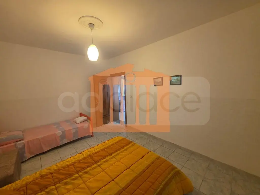 Apartament 1+3 dhoma 130 m² 1 kati