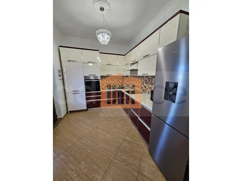Apartament 1+2 dhoma 160 m² 2 kati
