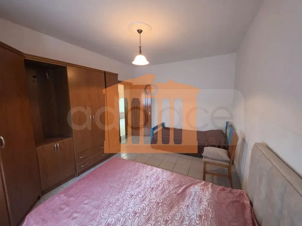 Apartament 1+3 dhoma 130 m² 1 kati