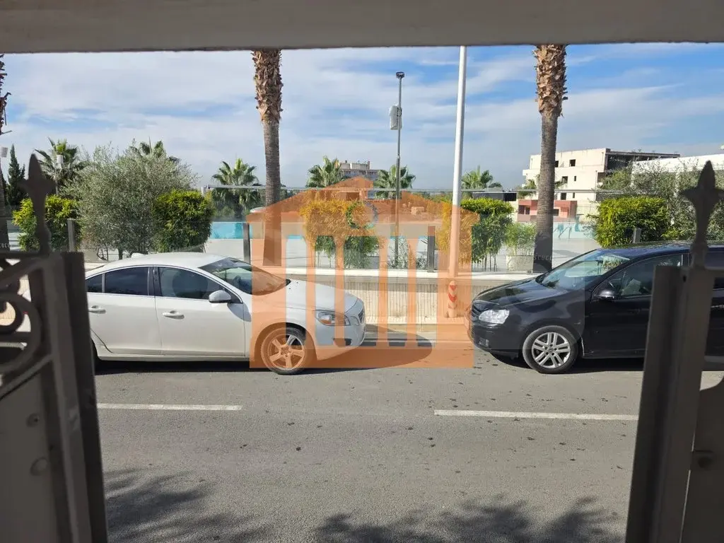 Apartament 1+3 dhoma 130 m² 1 kati