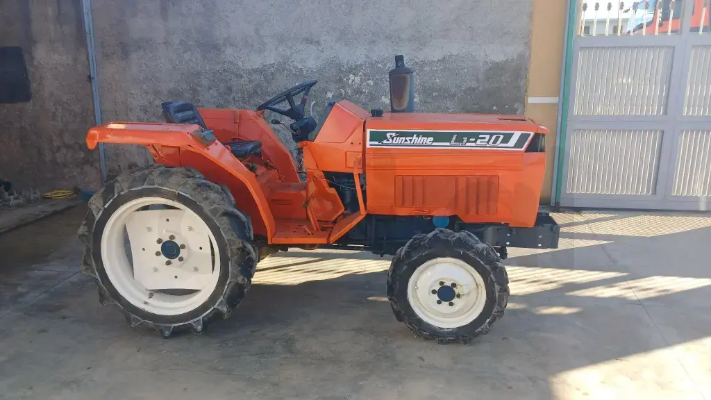 Shitet kubota L1-20 motorre 3 pistonc 4x4