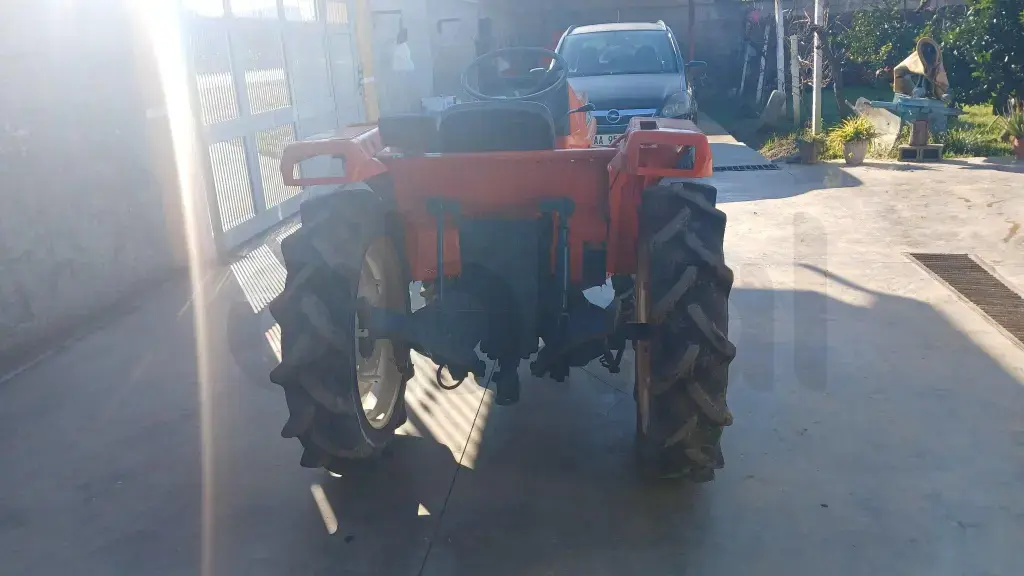 Shitet kubota L1-20 motorre 3 pistonc 4x4