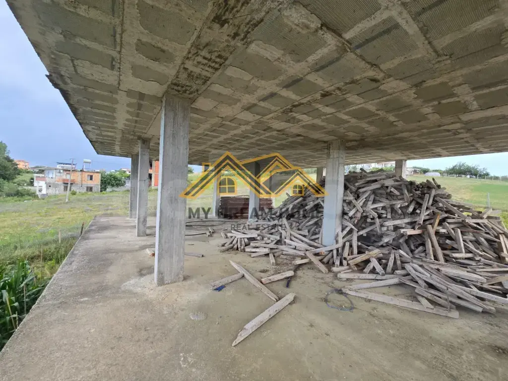 Shtëpi  700m²