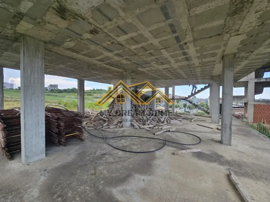 Shtëpi  700m²
