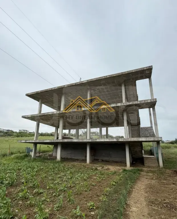 Shtëpi  700m²