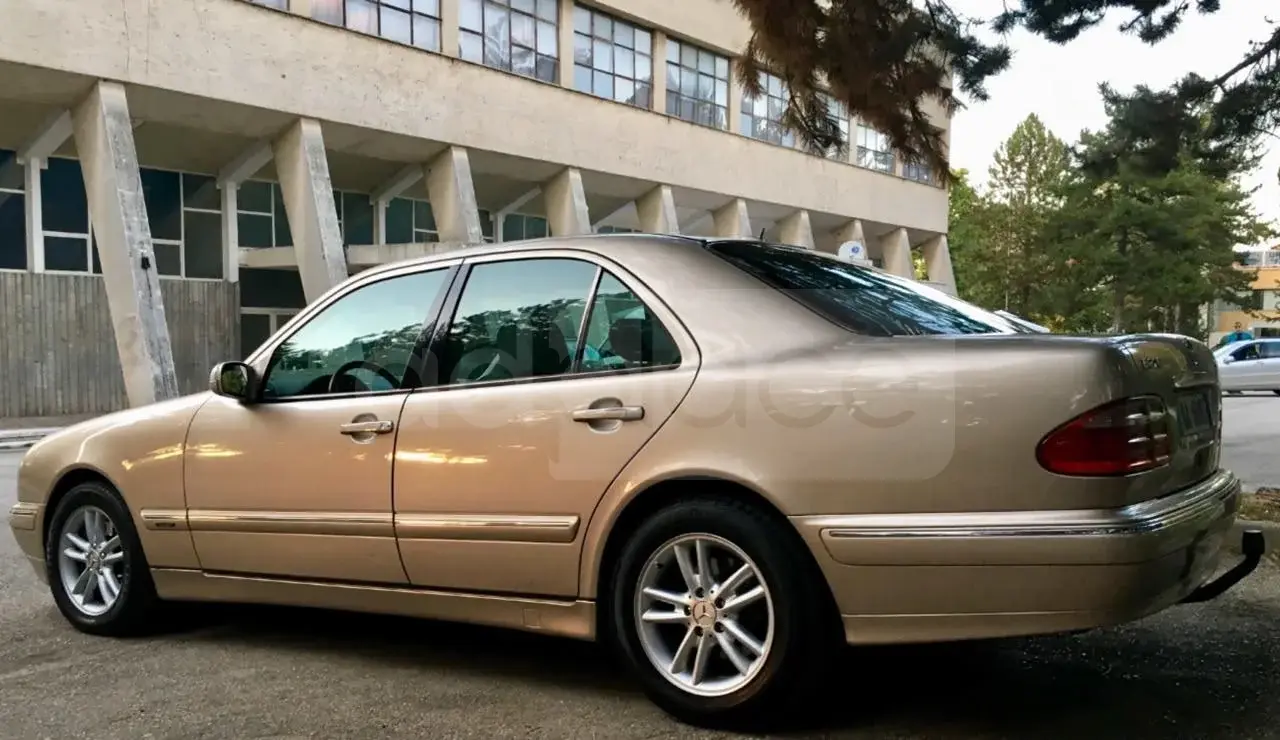 Mercedes-Benz E-Class S210 2000