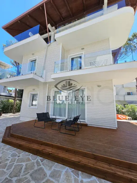 Vilë  221m²