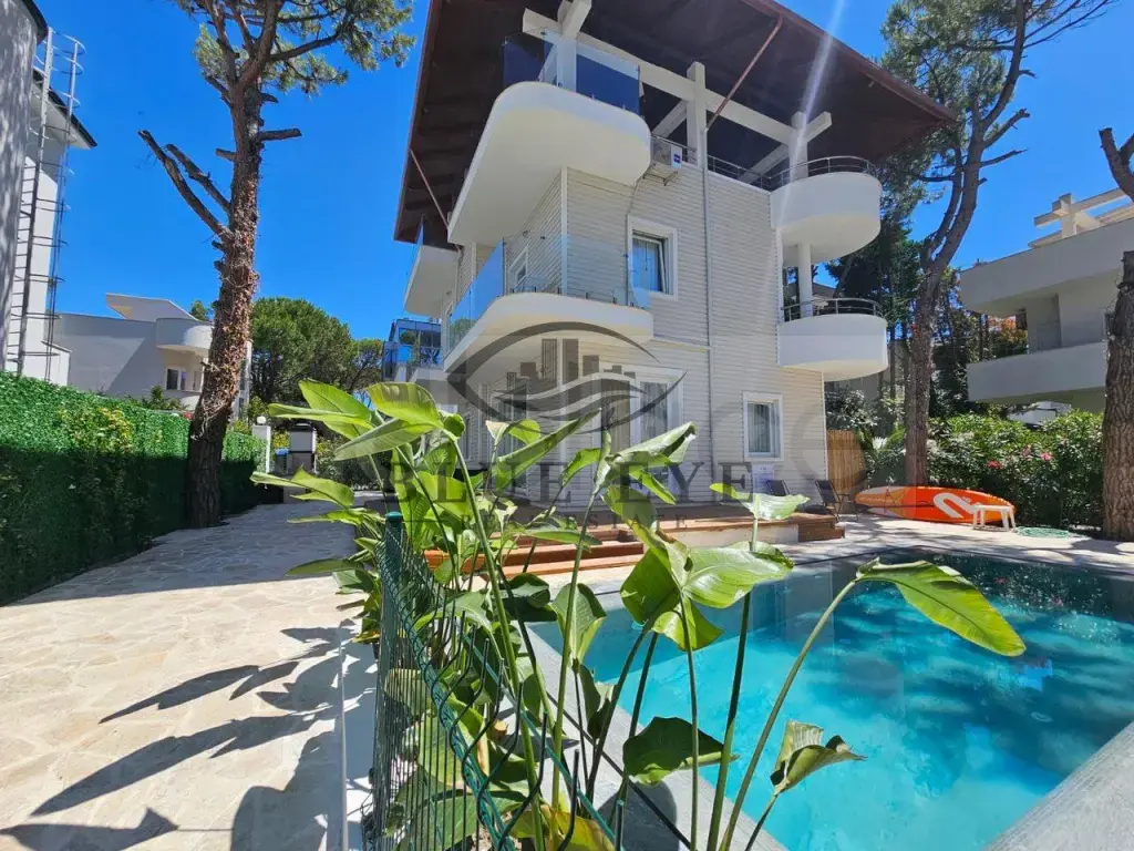 Vilë  221m²