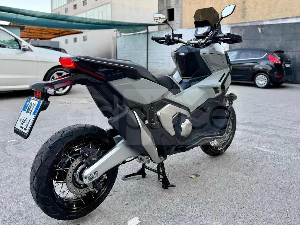 Shitet X-adv 750