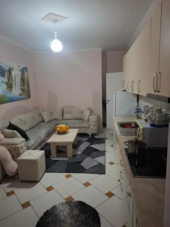 Appartamente me qira ditore per sezonin e veres