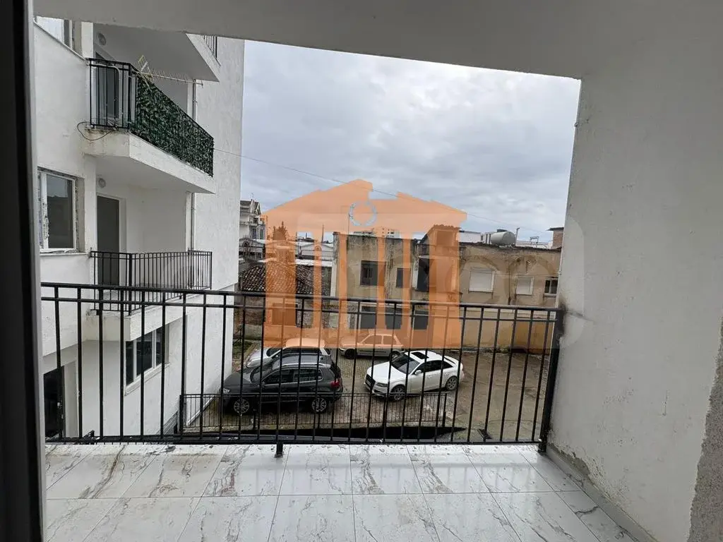 Apartament 1+3 dhoma 107 m² 1 kati