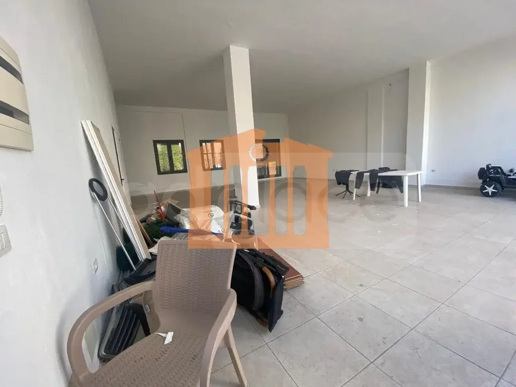 Pasuri të patundshme komerciale 150 m² 1 kati