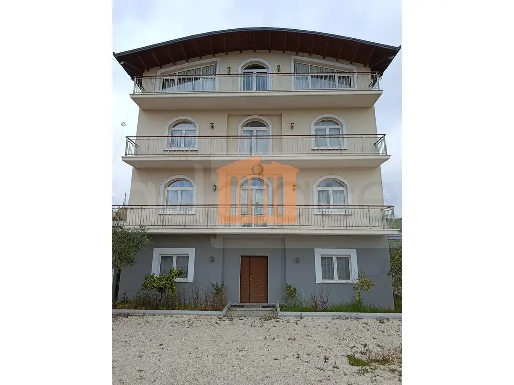 Pasuri të patundshme komerciale 600 m² 6 kati