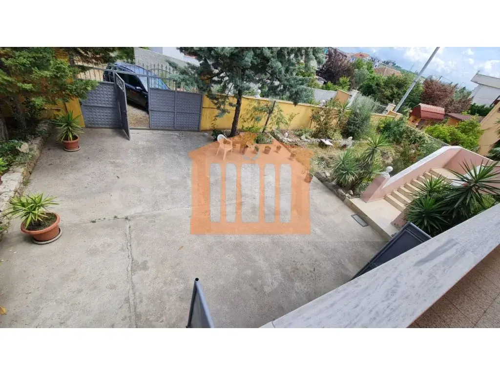 Vilë 333 m² 2 kati