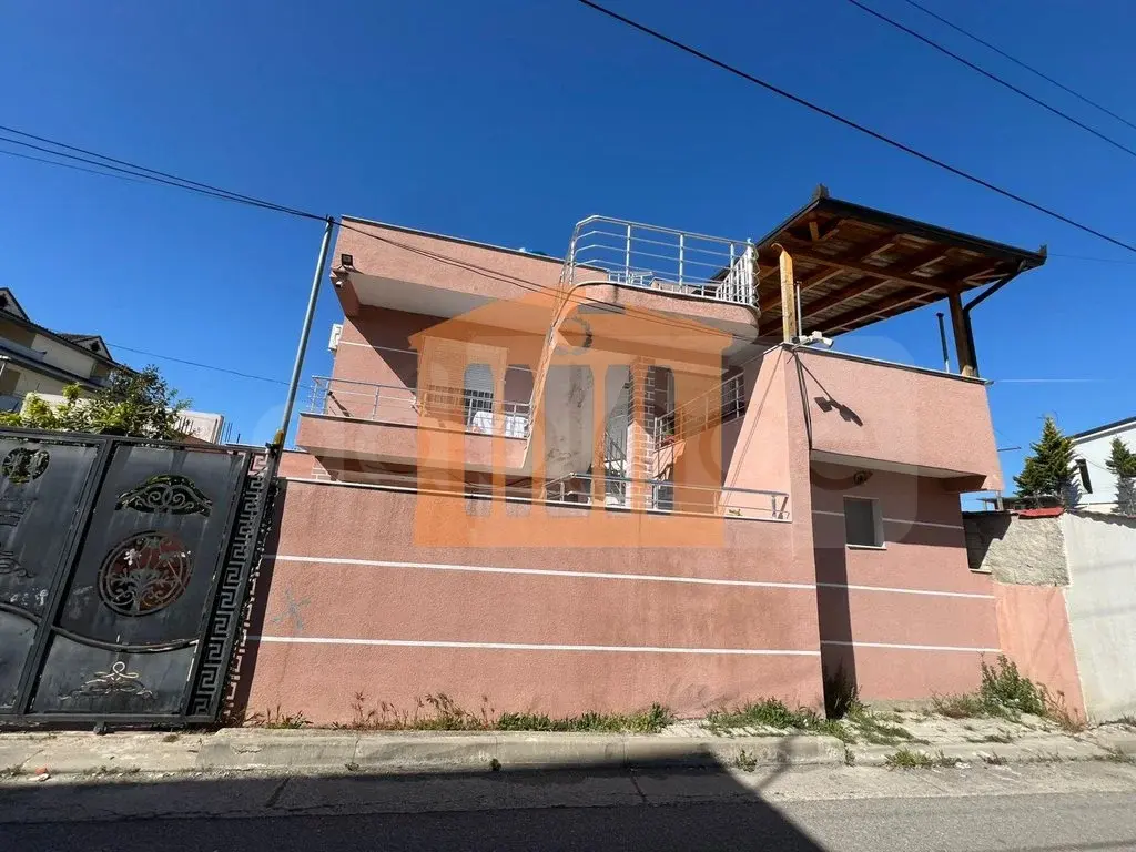 Vilë 280 m² 1, 2 kati