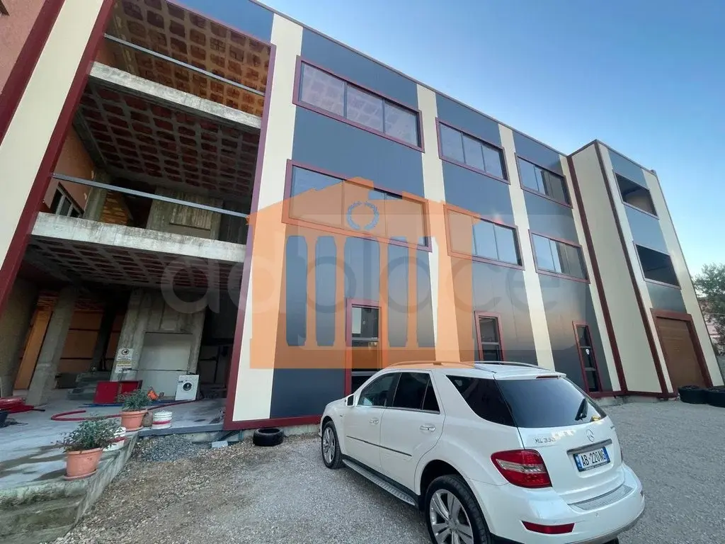Pasuri të patundshme komerciale 900 m²