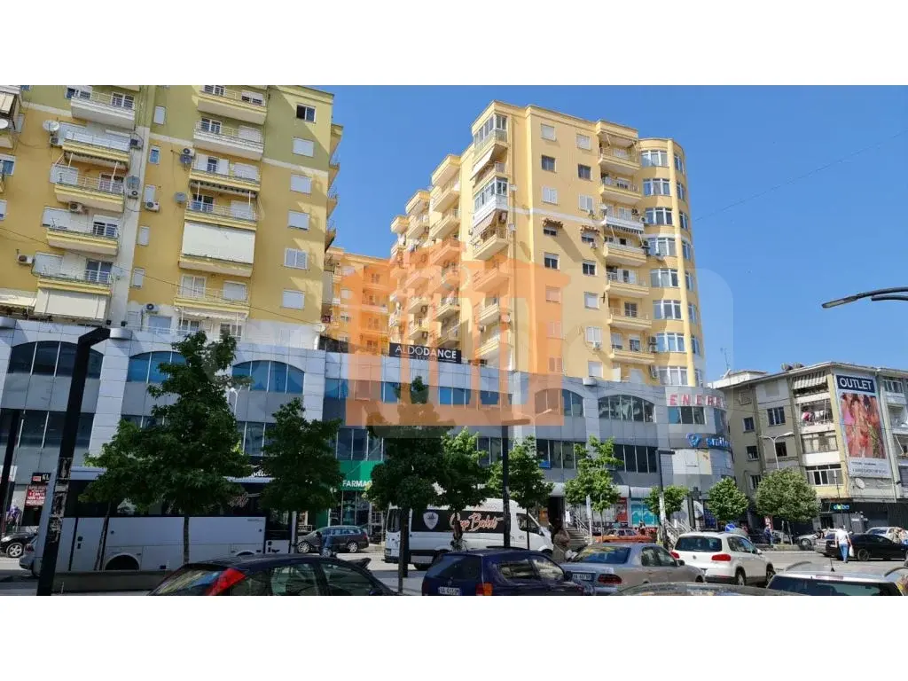 Pasuri të patundshme komerciale 201 m² 2 kati