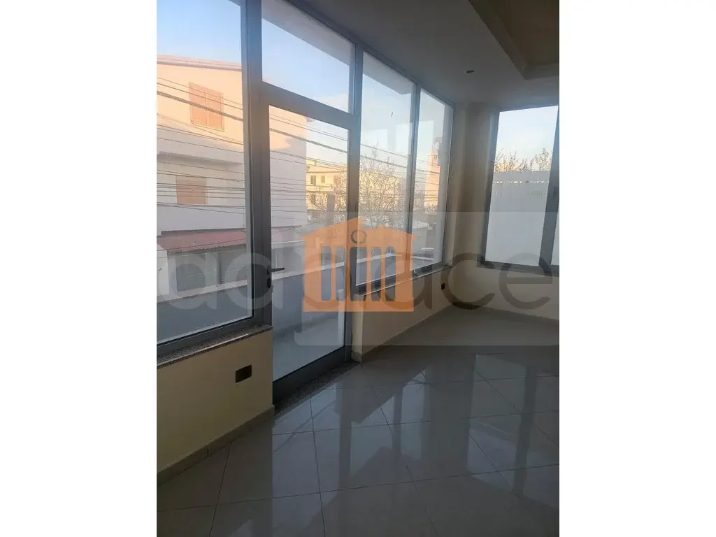 Pasuri të patundshme komerciale 80 m² 2 kati
