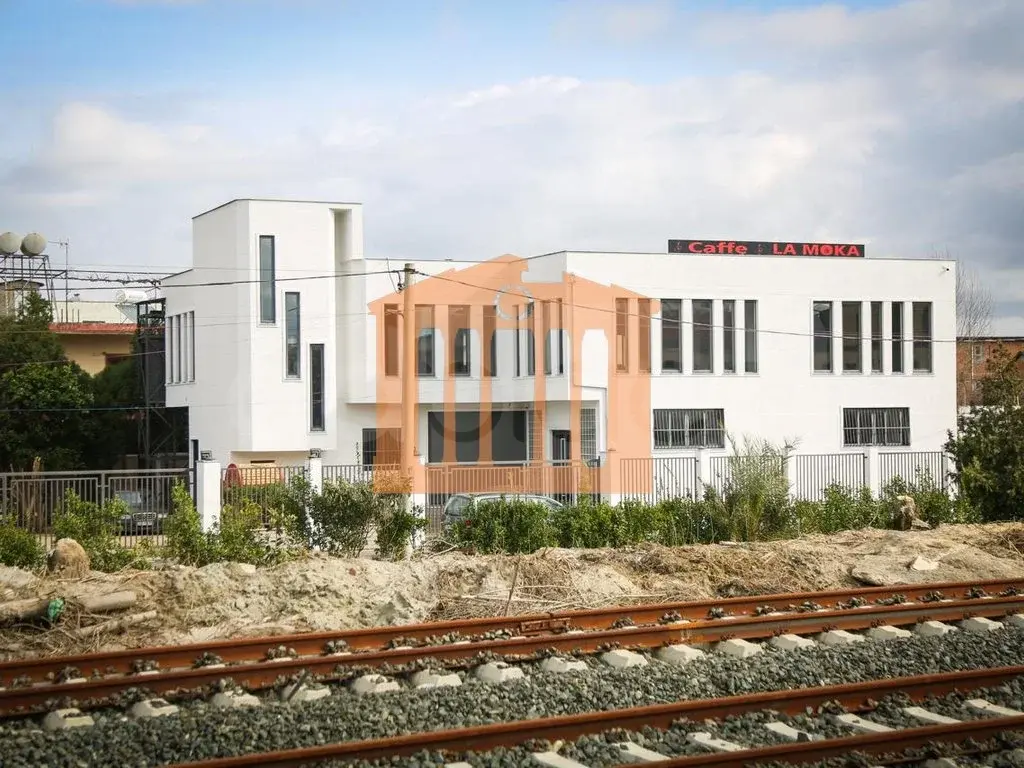 Pasuri të palujtshme komerciale 672 m²