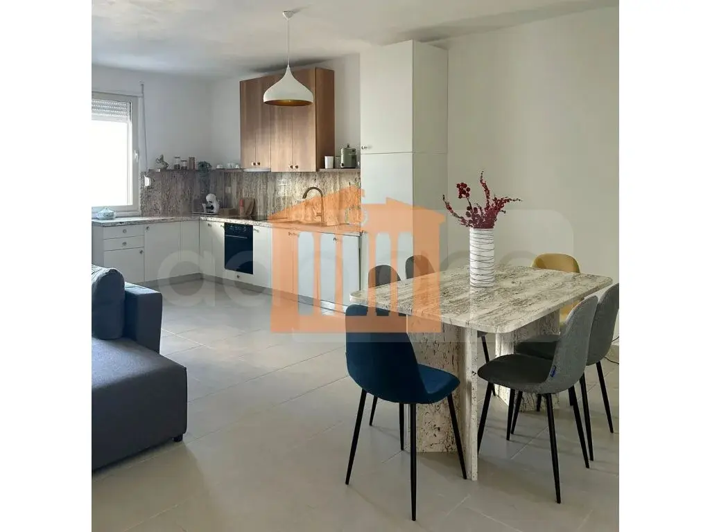 Apartament 1+3 dhoma 140 m² 6 kati