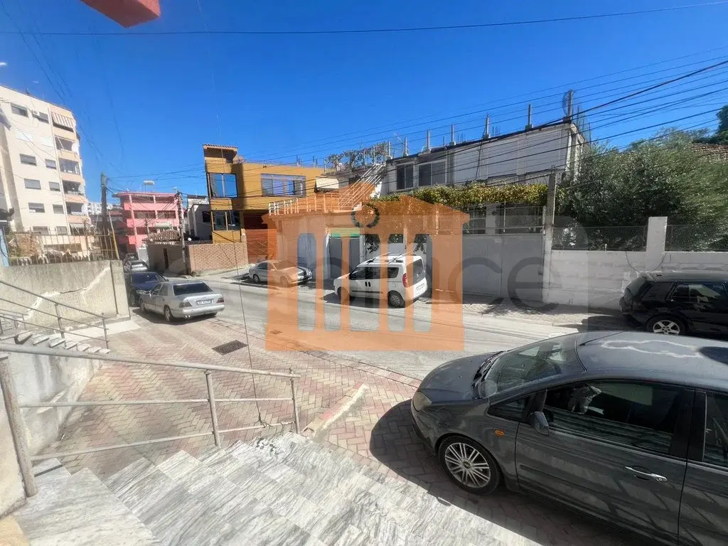 Pasuri të patundshme komerciale 96 m² 1 kati