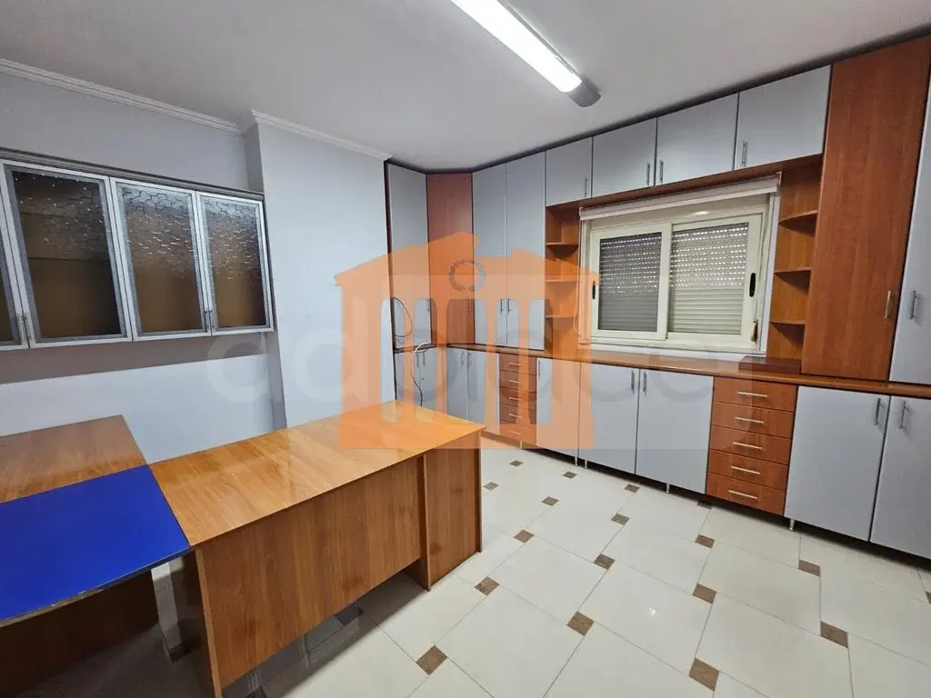 Pasuri të patundshme komerciale 45 m² 2 kati
