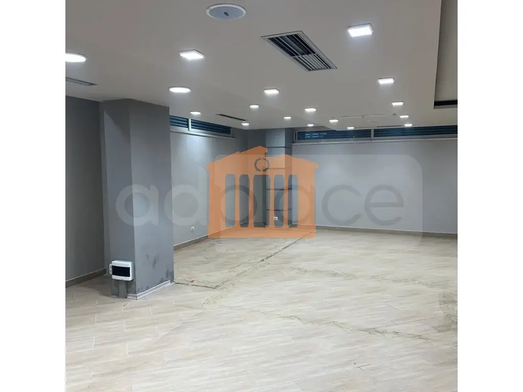 Pasuri të palujtshme komerciale 195 m² -1->0 kati