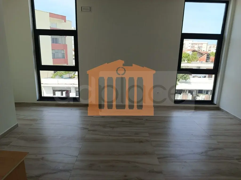 Pasuri të patundshme komerciale 82 m² 2 kati