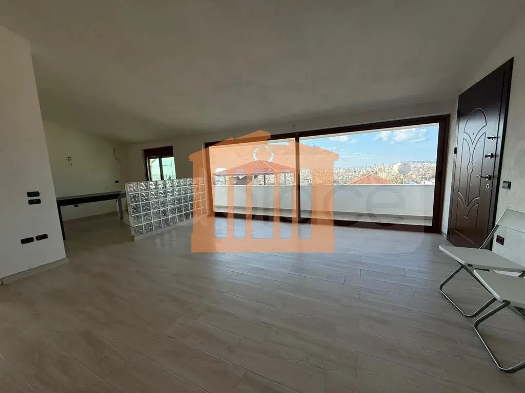 Apartament 1+2 dhoma 100 m² 3 kati