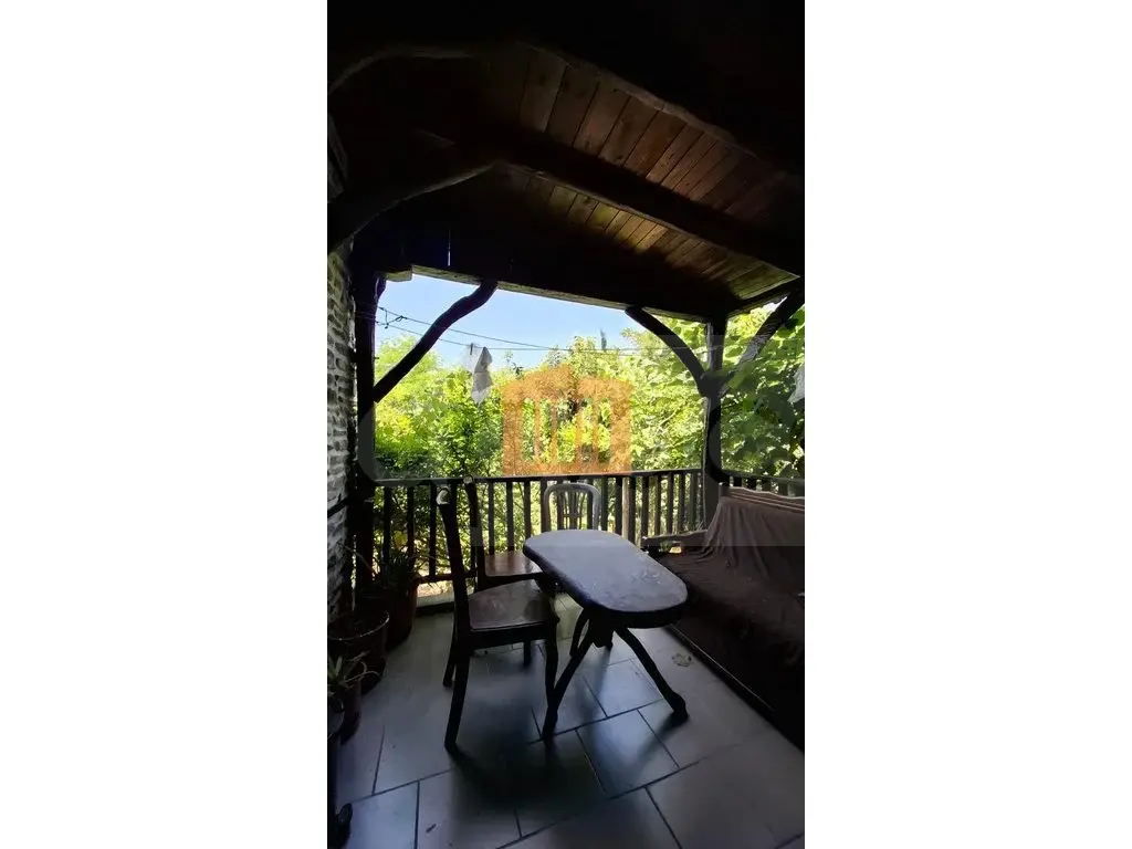 Vilë 930 m² 1 kati