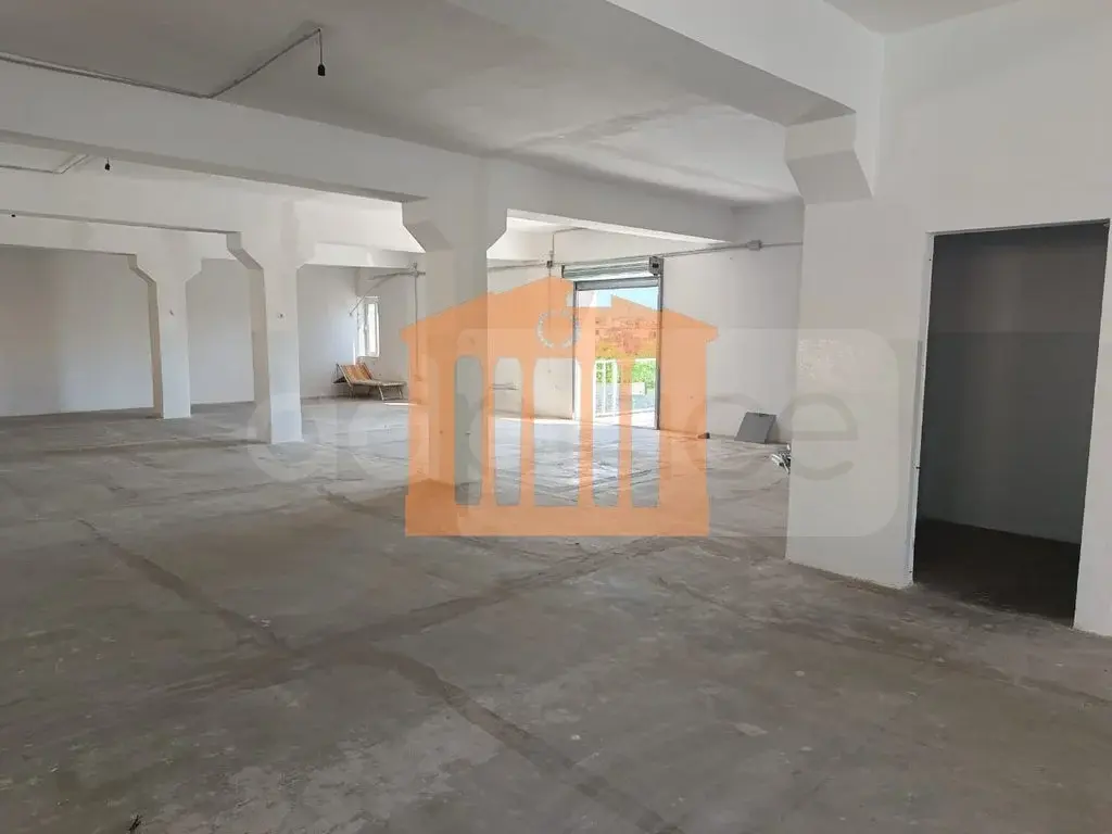 Pasuri të patundshme komerciale 700 m²