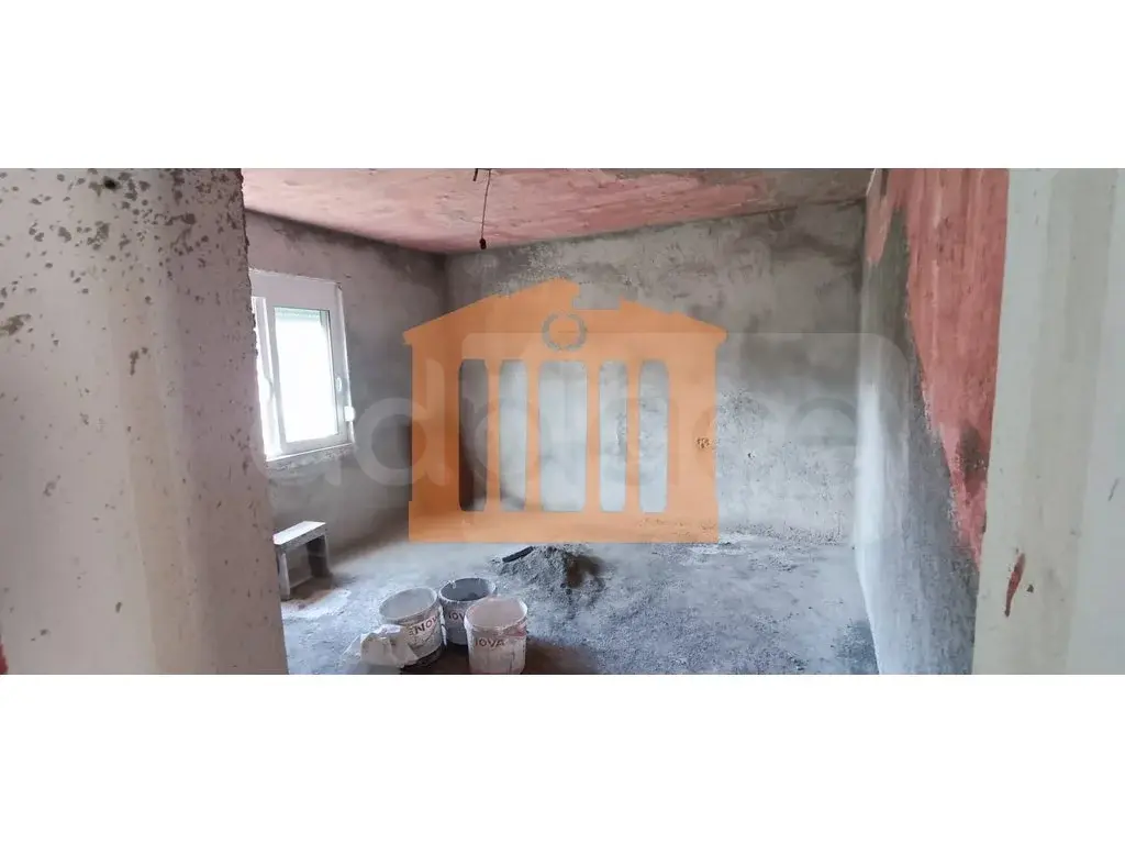 Vilë 180 m² 1, 2 kati