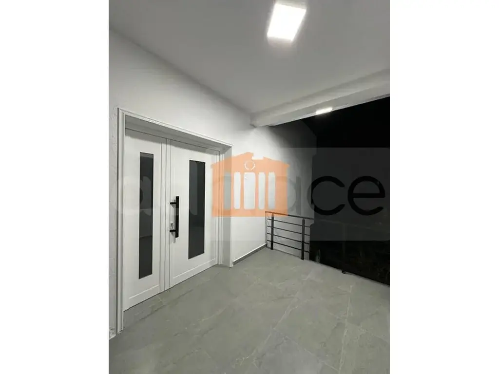 Vilë 440 m² 3 kati