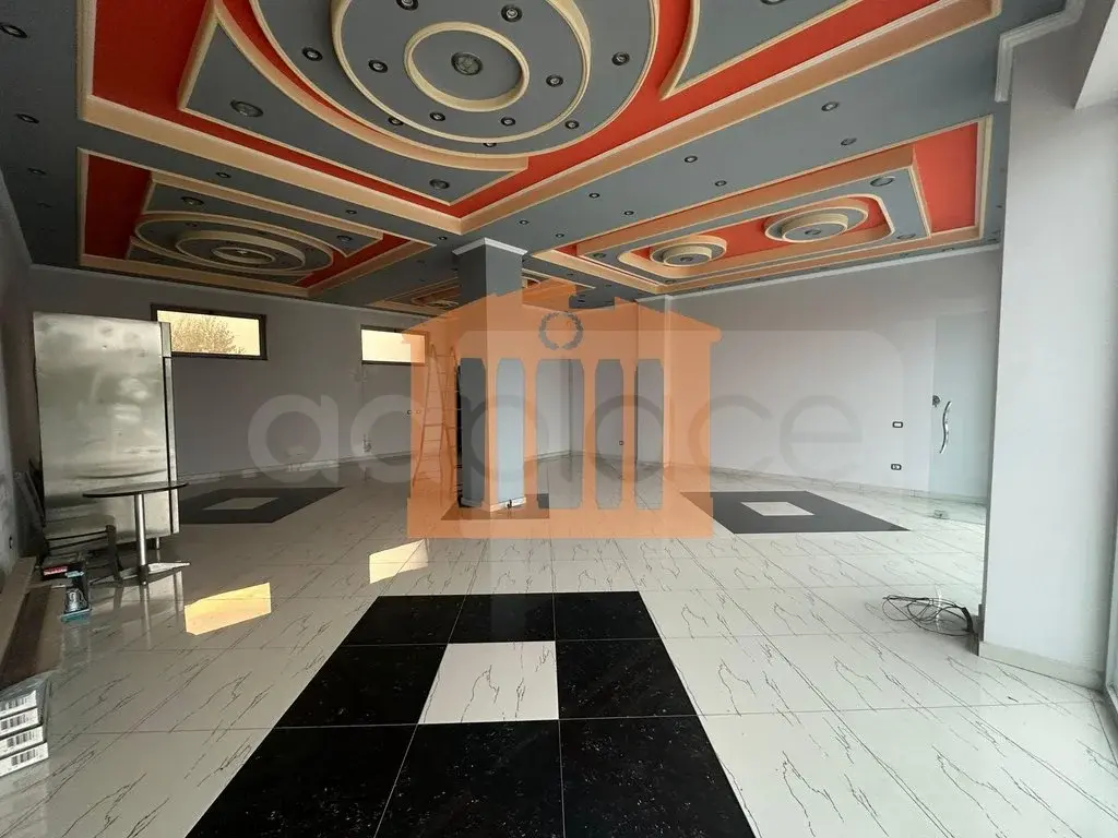 Pasuri të patundshme komerciale 80 m² 1 kati