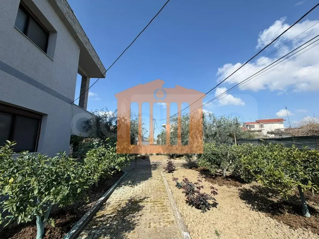 Vilë 477 m²