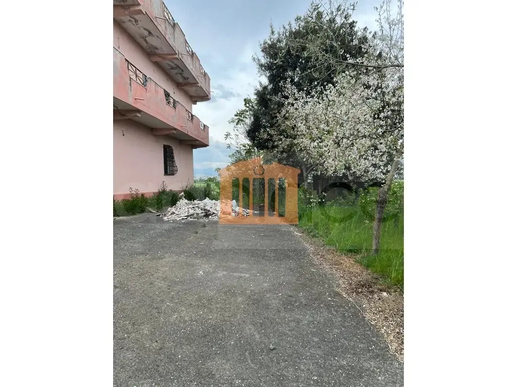 Vilë 450 m² 2 kati
