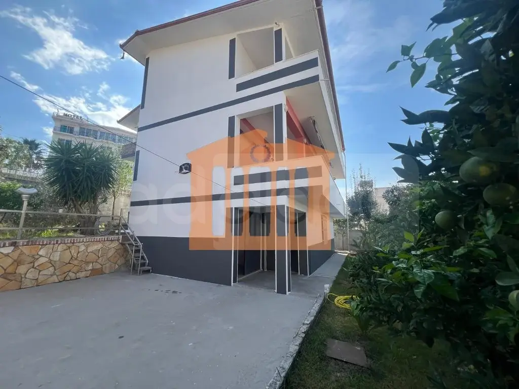 Vilë 315 m²