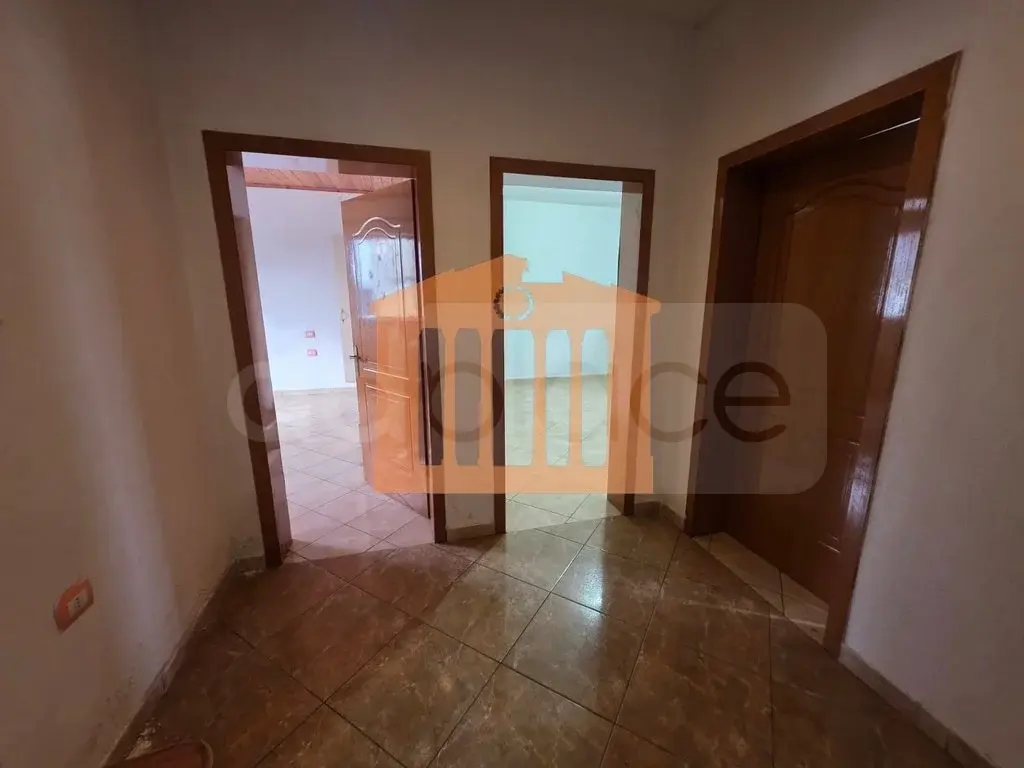 Apartament 1+4 dhoma 231 m²