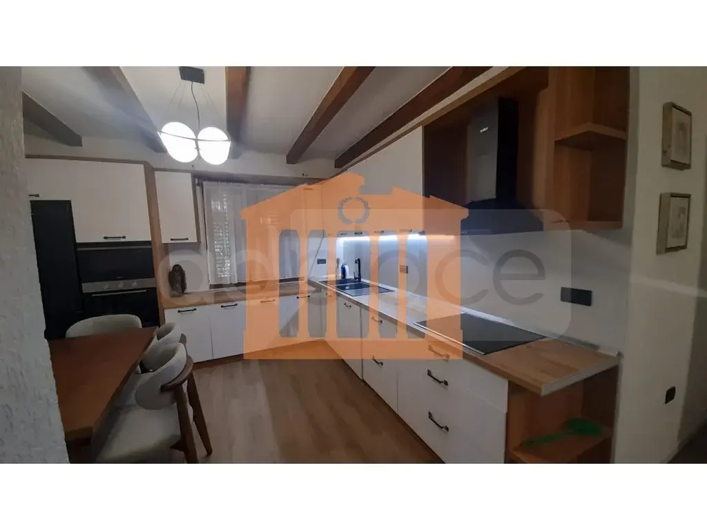 Vilë 200 m²