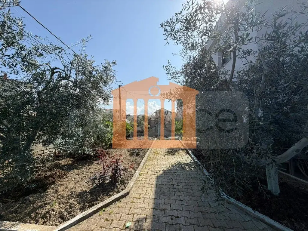 Vilë 477 m²