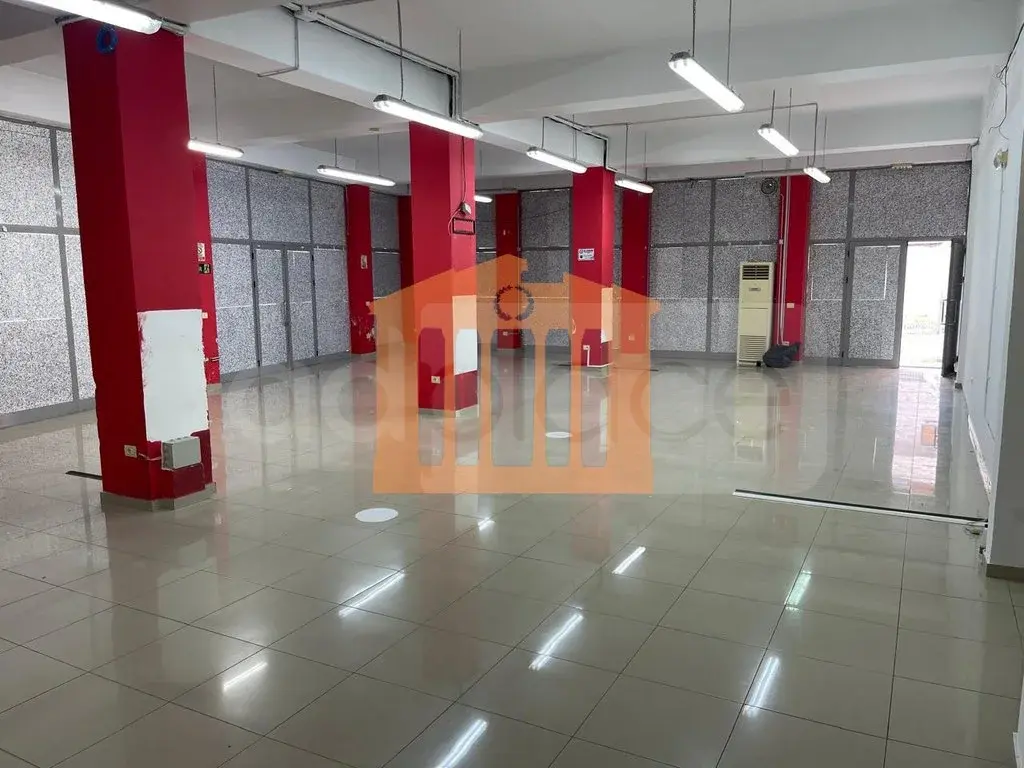 Pasuri të patundshme komerciale 240 m² 1 kati