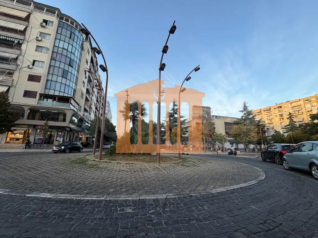 Pasuri të patundshme komerciale 80 m² 2 kati