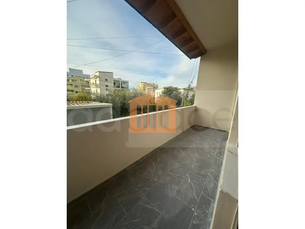Apartament 1+3 dhoma 92 m² 1 kati
