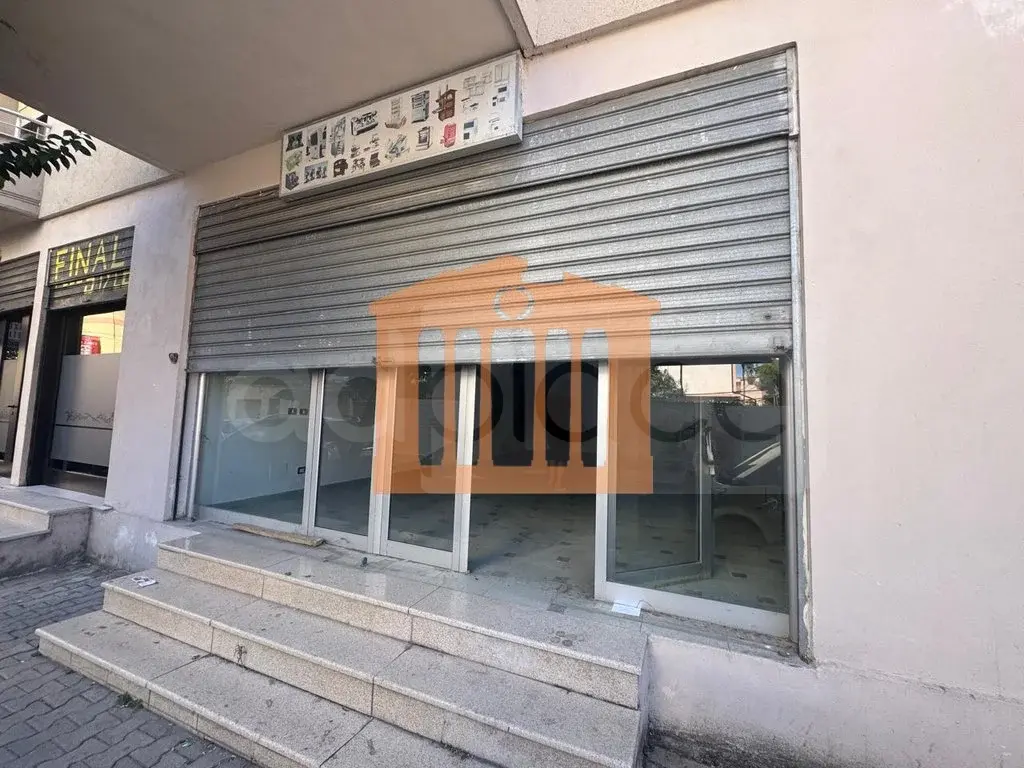 Pasuri të patundshme komerciale 100 m² 1 kati