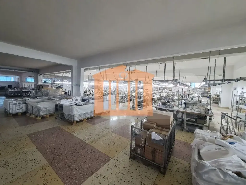 Pasuri të patundshme komerciale 2500 m² 2 kati