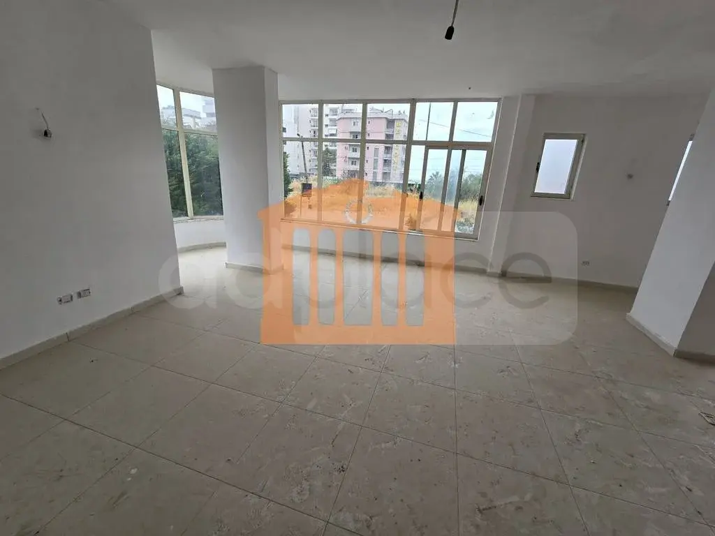 Pasuri të palujtshme komerciale 130 m² 1 kati