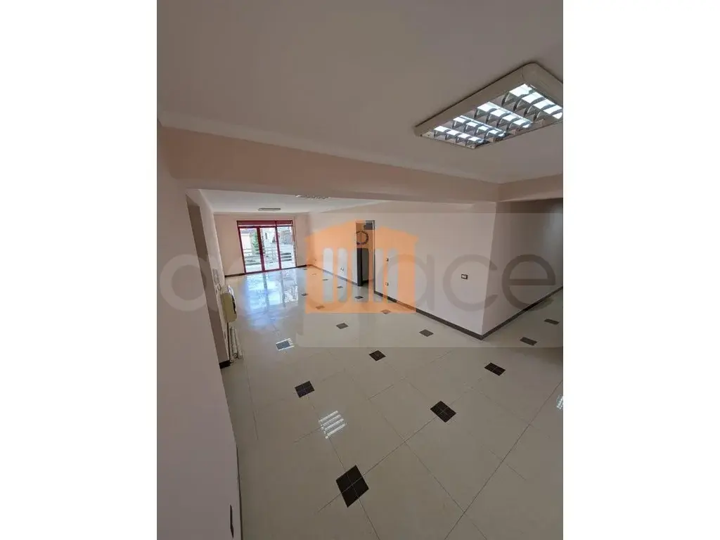Pasuri të patundshme komerciale 200 m² 2 kati