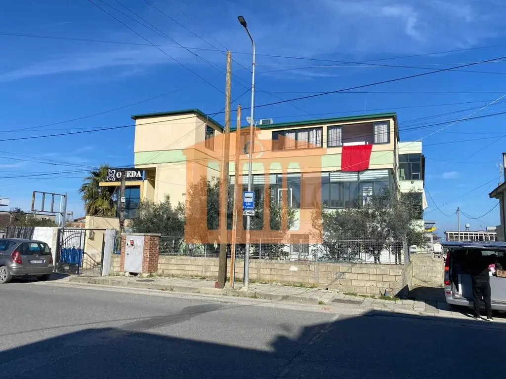 Pasuri të patundshme komerciale 130 m² 2 kati