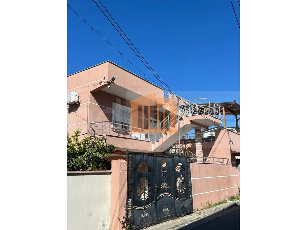 Vilë 280 m² 1, 2 kati