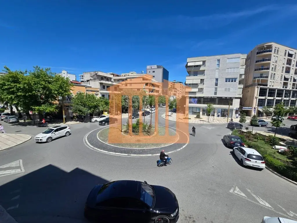 Pasuri të patundshme komerciale 68 m² 2 kati